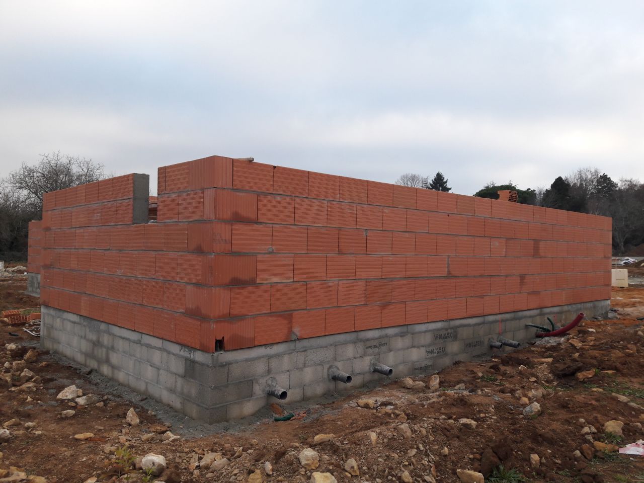 Début de l'élévation des murs