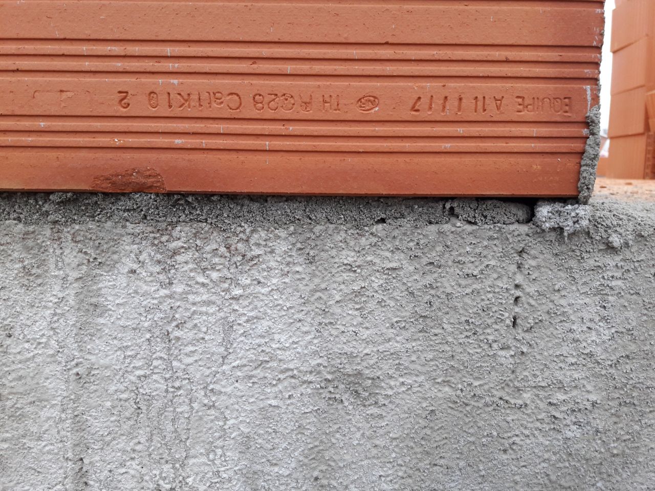 Début de l'élévation des murs