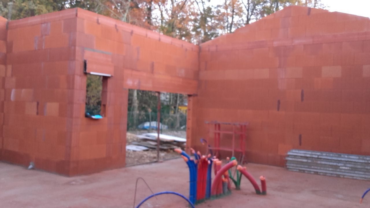 Pignon sur mur garage fait.
