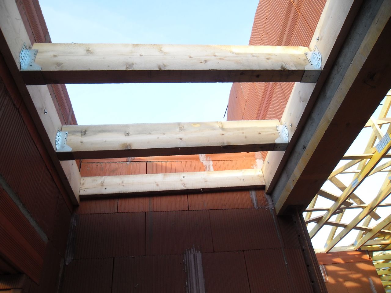 Préparation du coffrage pour terrasse toit plat
