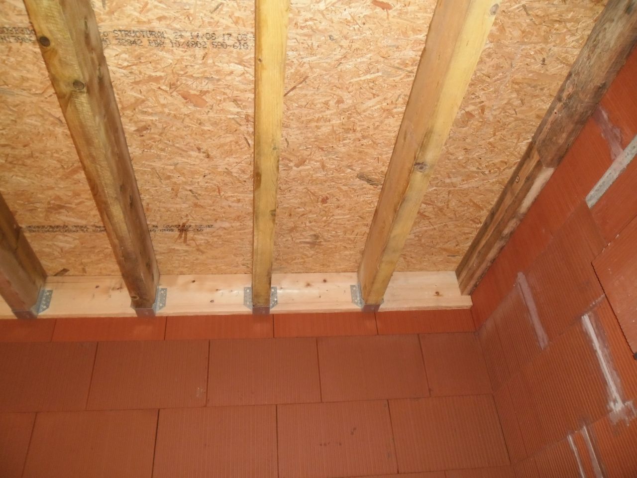 Vue sous le coffrage de la terrasse toit plat