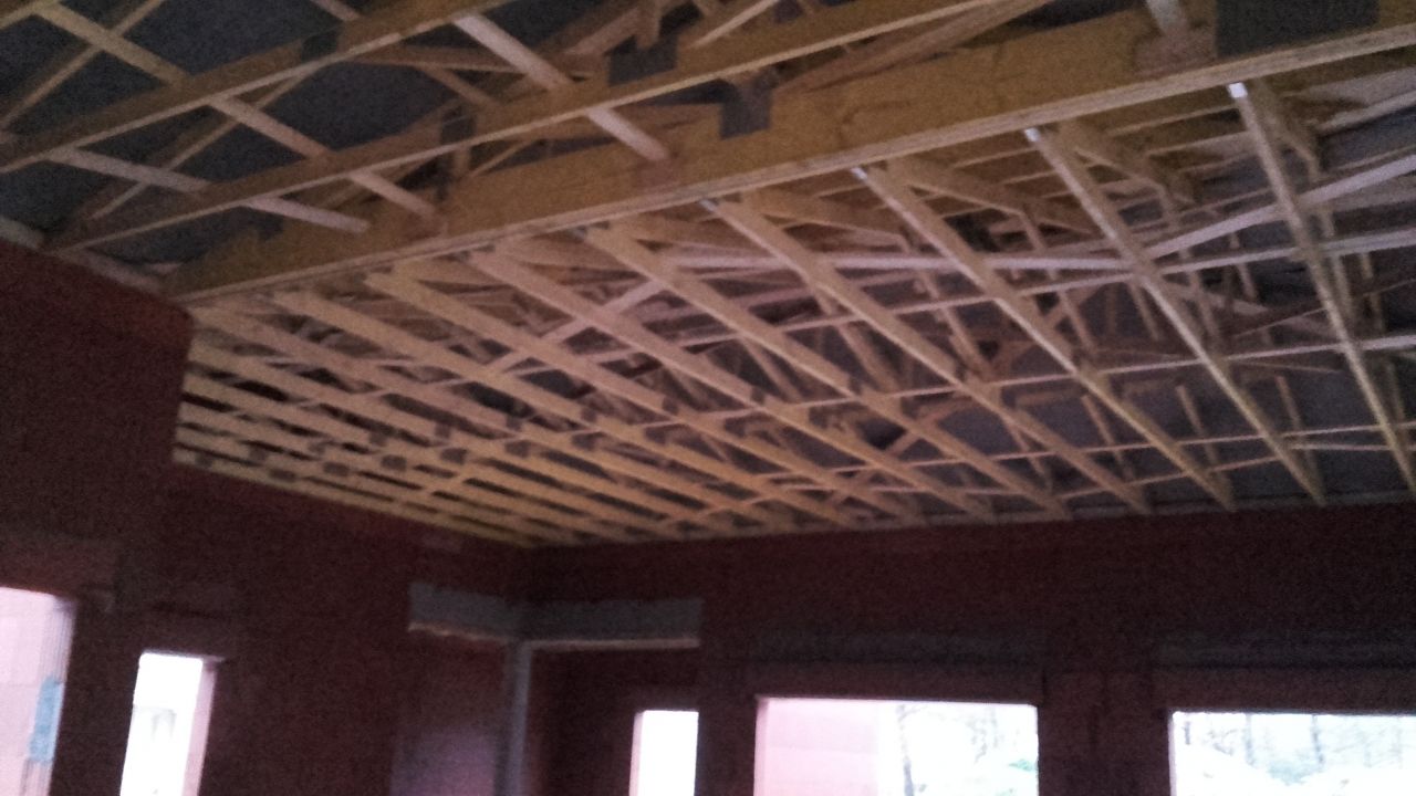 Vue sous les tuiles