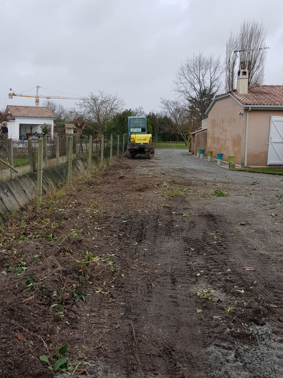 dbut du terrassement dessouchage de la haie suite