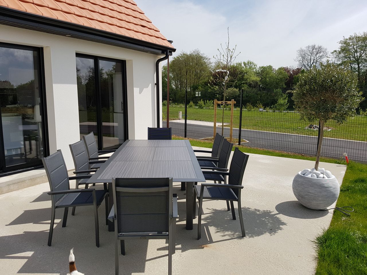 enrobé clôtures et aménagement jardin fini !!