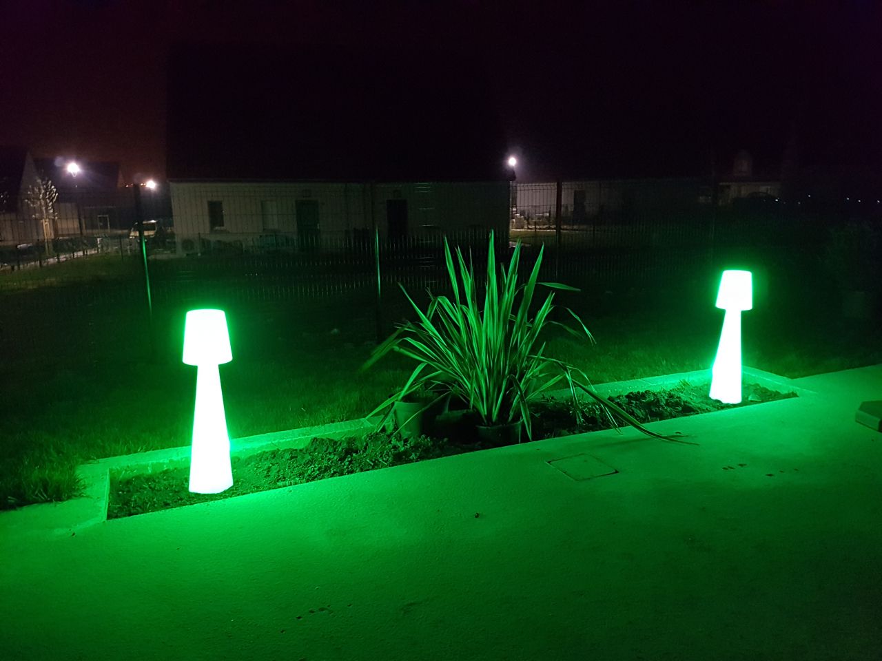 enrobé clôtures et aménagement jardin fini !!