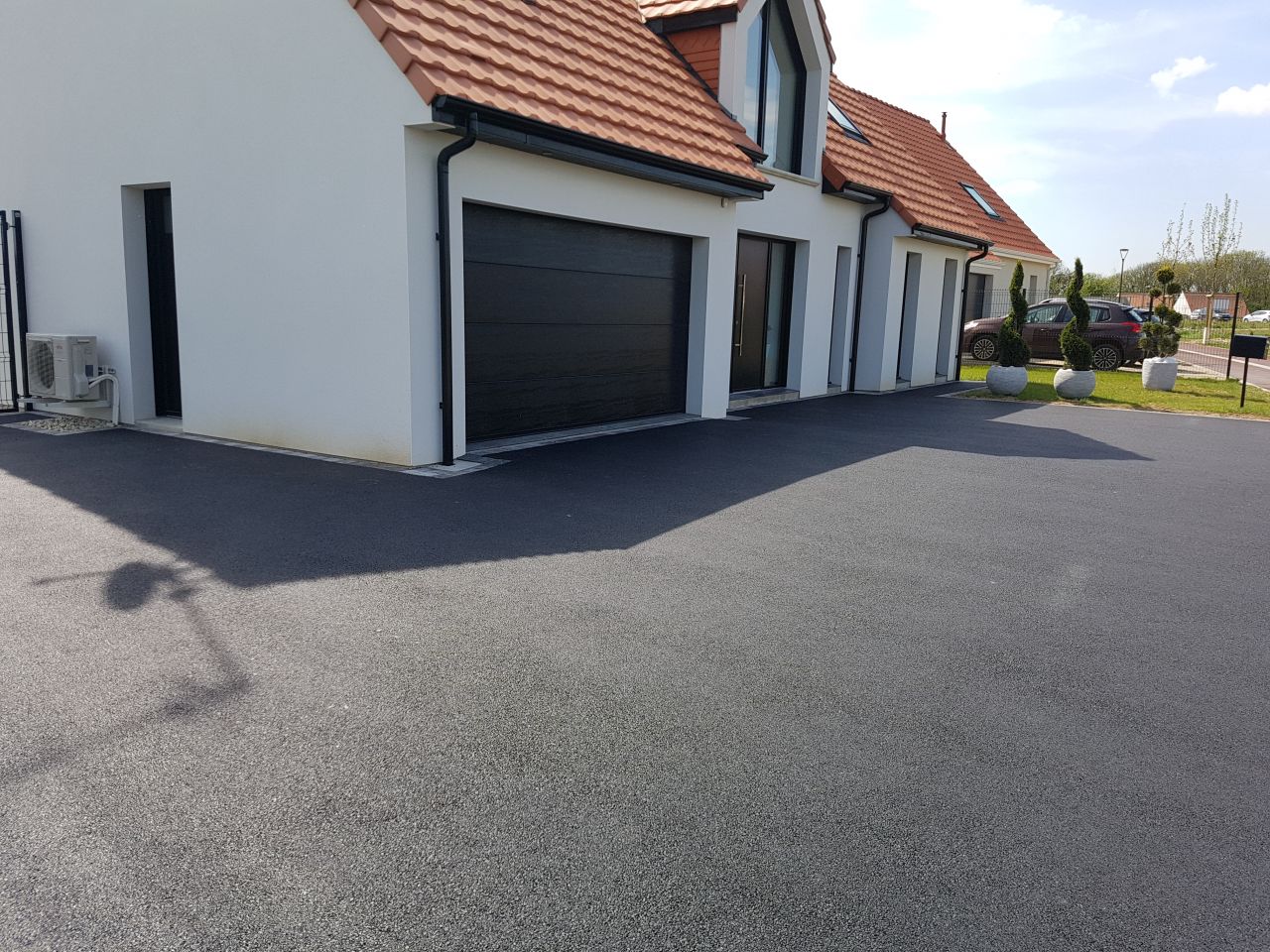 enrobé clôtures et aménagement jardin fini !!