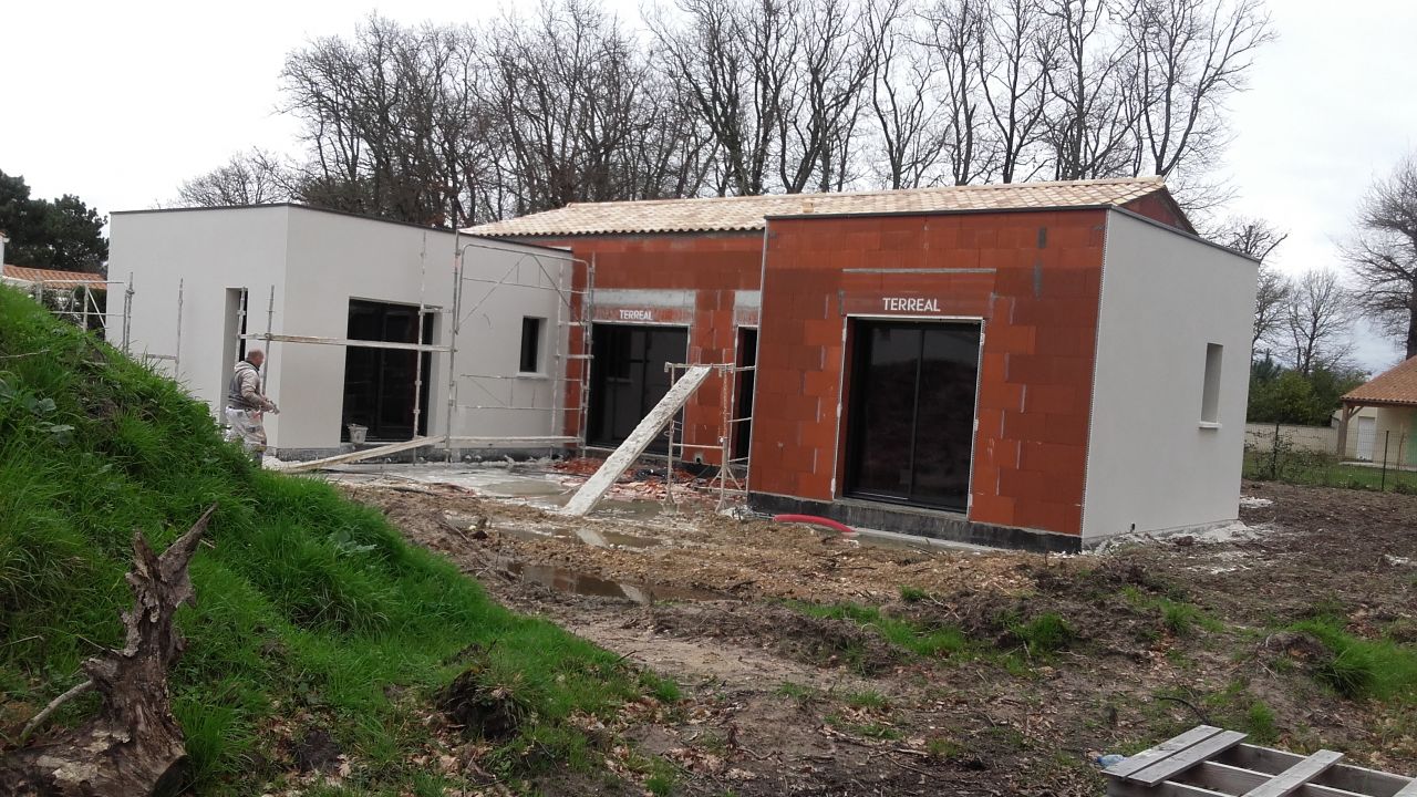 Façade en cours d'enduit
