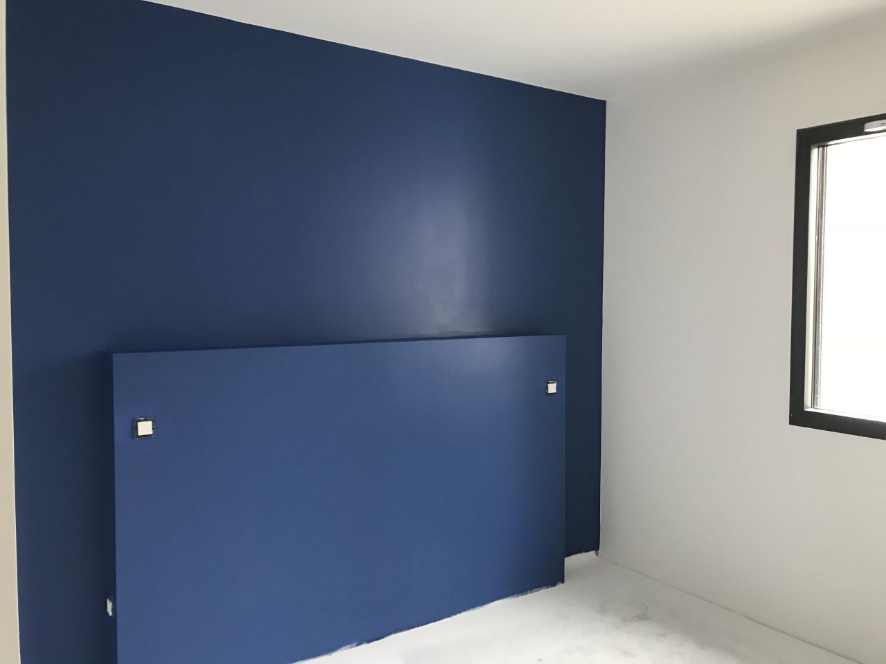Peinture "tête de lit" dans la chambre parentale