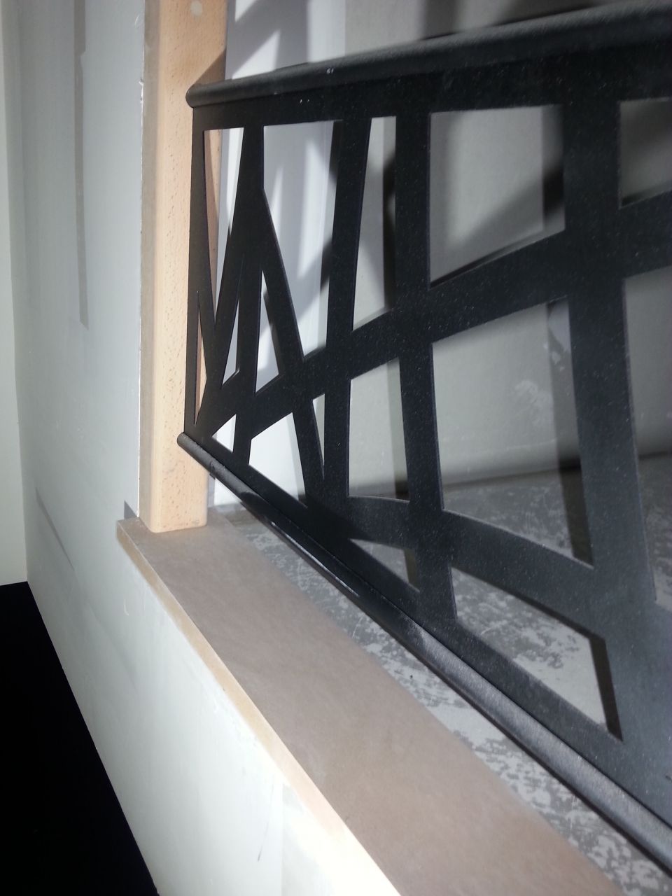 Le joli décor du garde corps est rayé :/