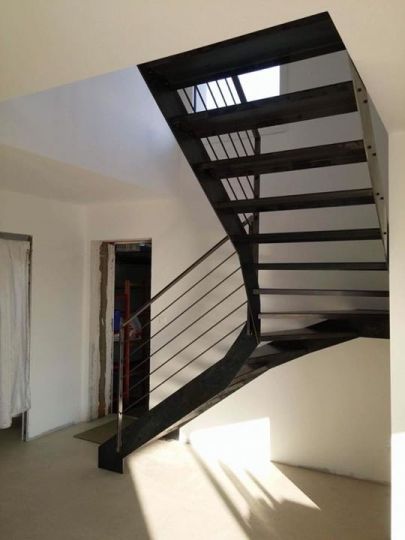 Enfin un escalier en acier bien plus pratique