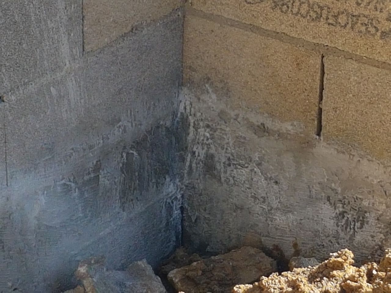 qu'est ce donc ces traces blanchâtres???