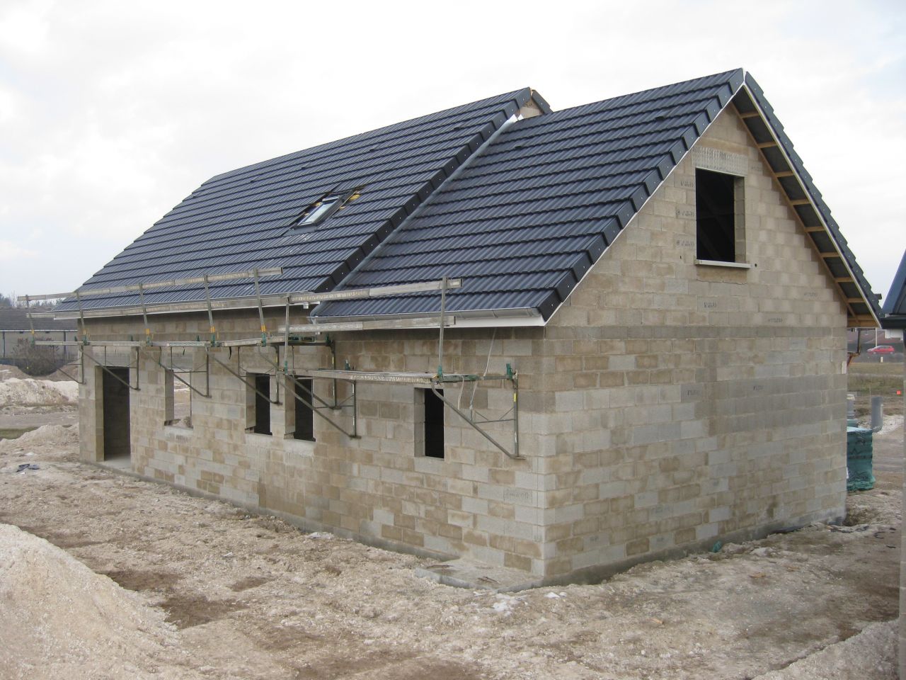 Pose des tuiles et du velux, face arrière
