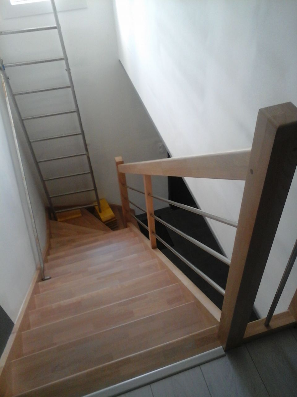 début de la mise en place de l?échafaudage, et escalier pour orchidée