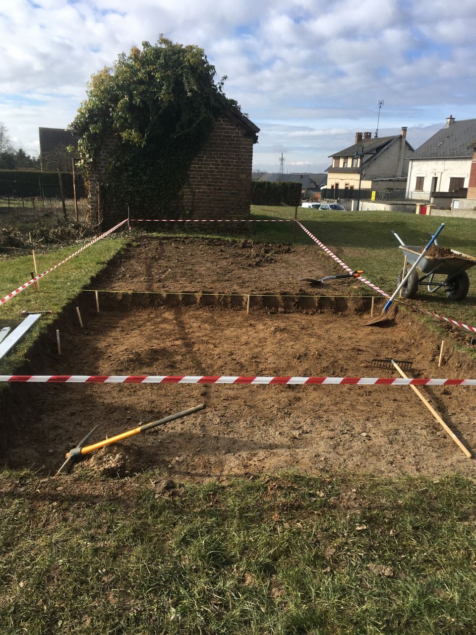 Décapage chemin d'accès en cours