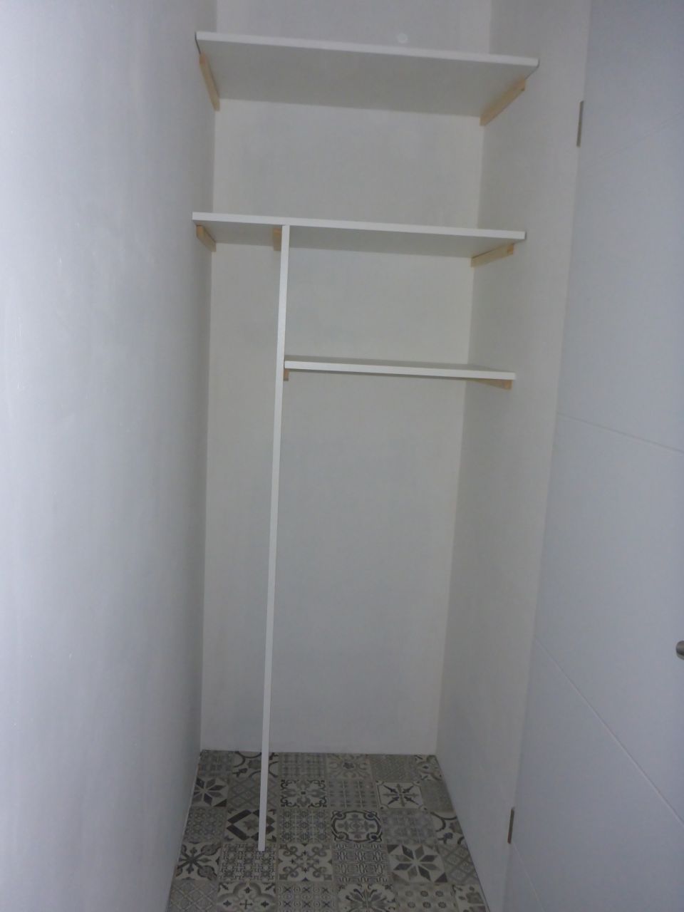 Débarras près des toilettes au rez de chaussée
