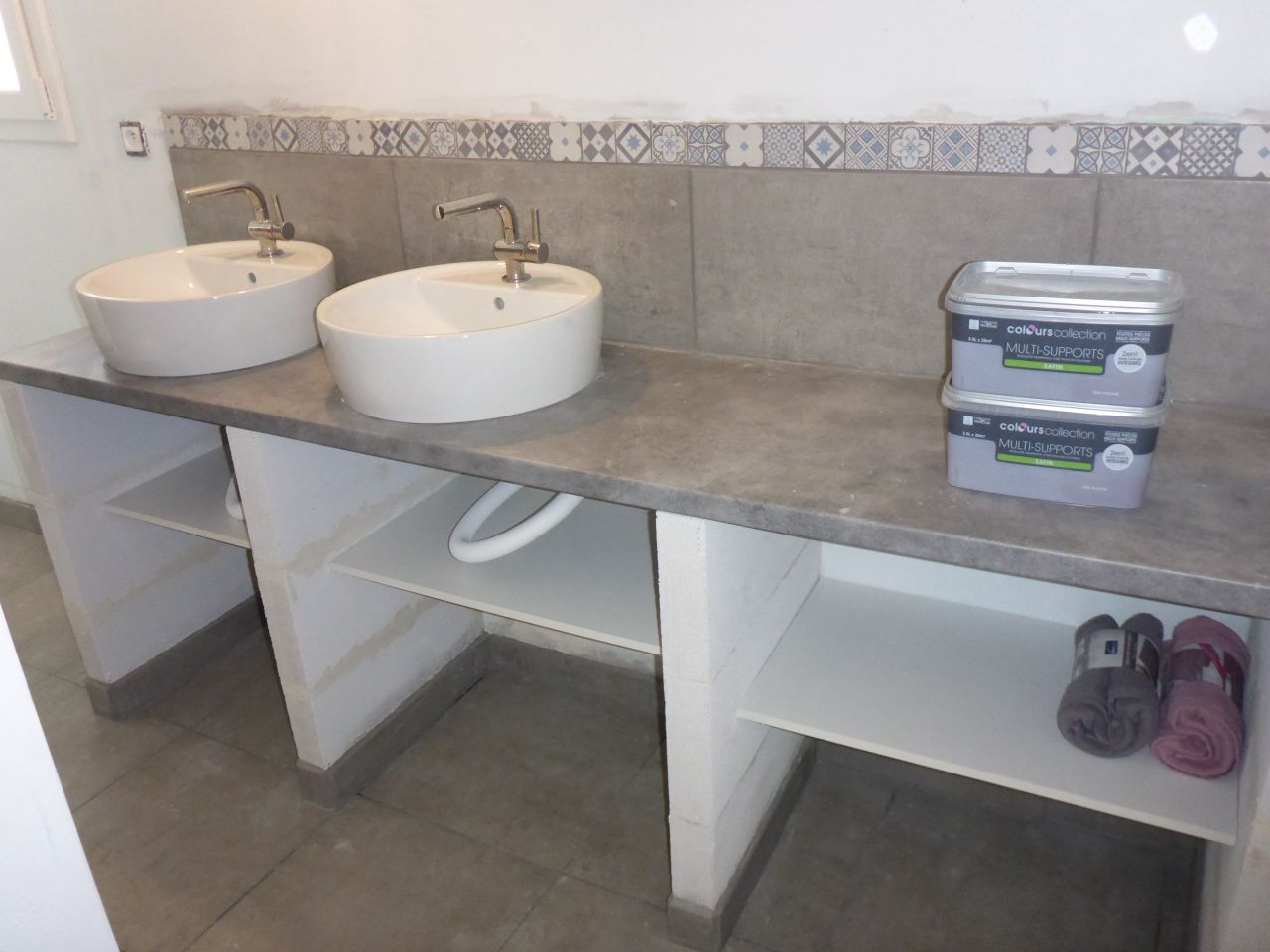 meuble vasque dans la salle de bain