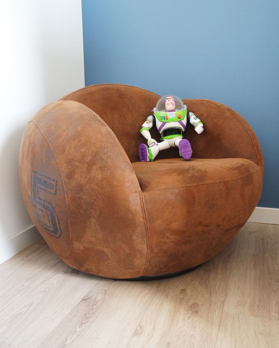 Fauteuil Maisons du Monde dans la chambre de notre fils