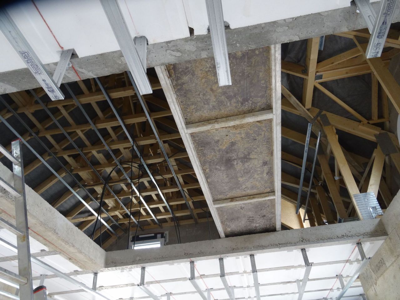 Début pose plafond et isolation étage