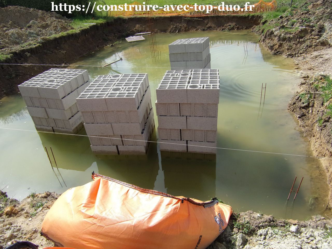 Chantier TOP DUO AST abandonné et noyé dans 40 cm d'eau