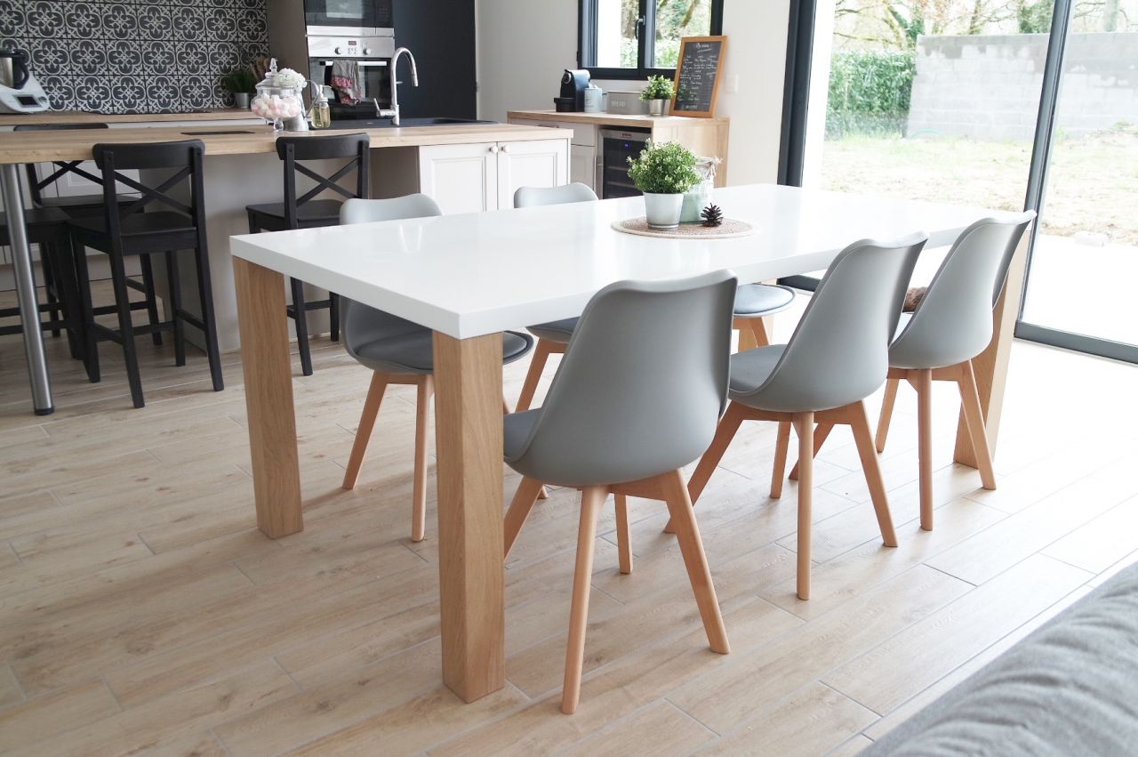 Table Austral Maisons du Monde et chaises My Little Factory