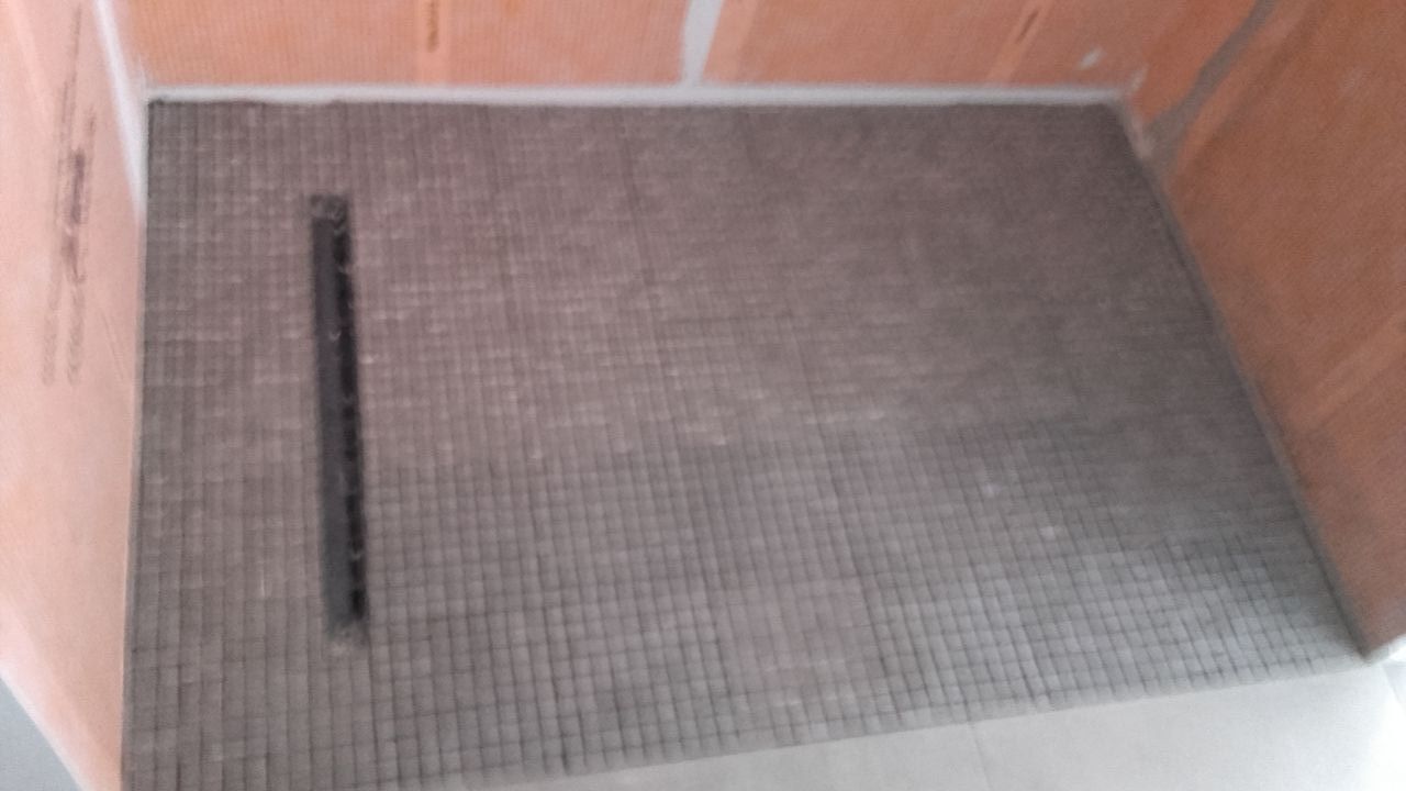 mosaïque sol douche italienne