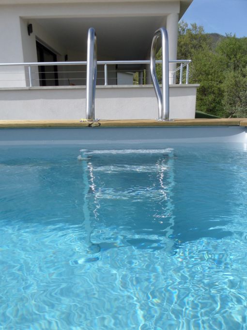Piscine : l'échelle