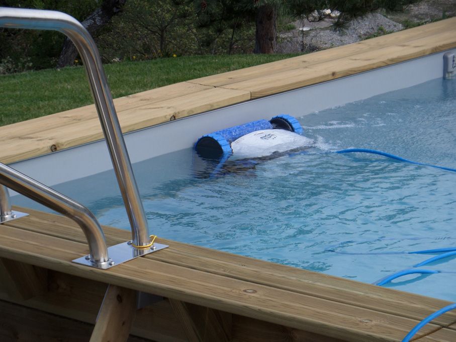Piscine : le robot à l'oeuvre