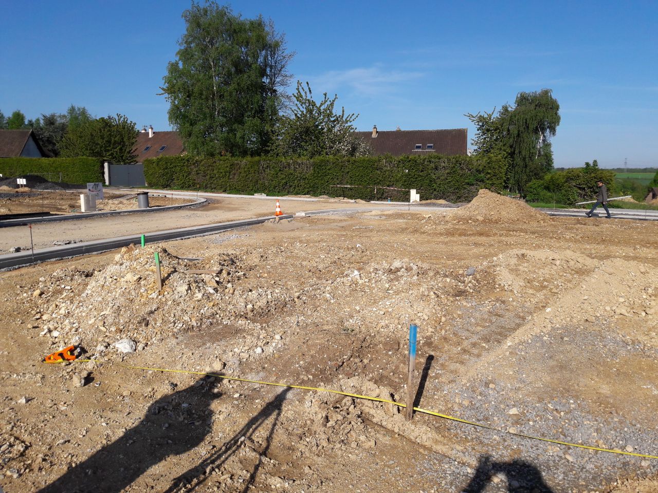 Le terrain est presque prêt pour le démarrage de la construction, le bornage n'est pas encore fait.