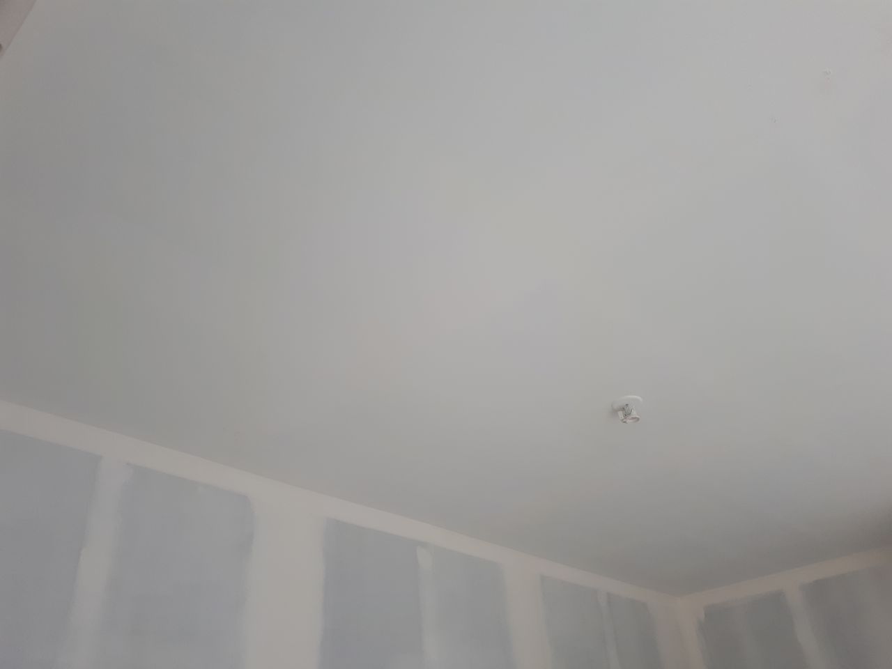1ère couche au plafond du dressing