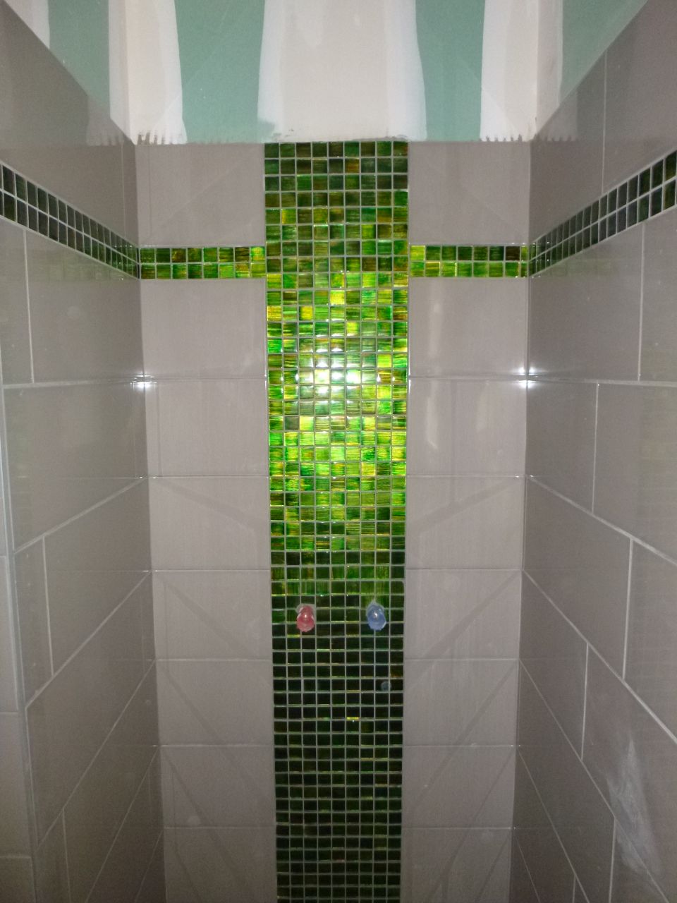 douche salle de bain avec mosaïque en verre