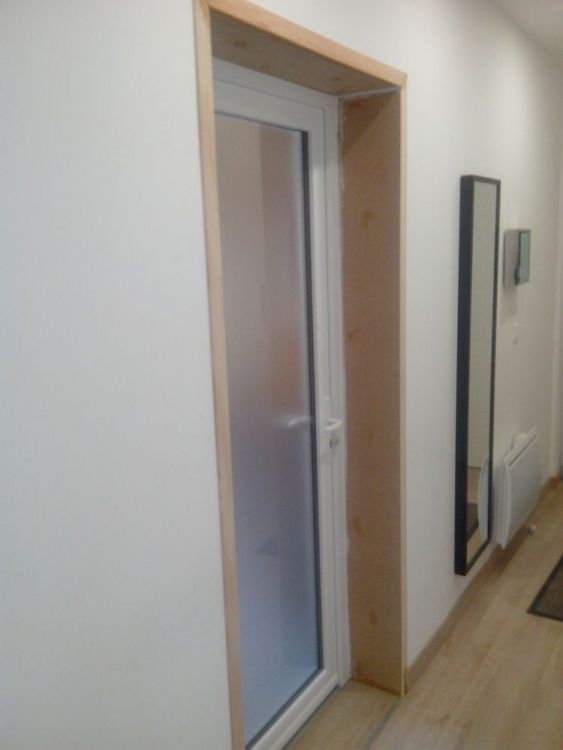 porte atelier dans entrée (liaison directe)