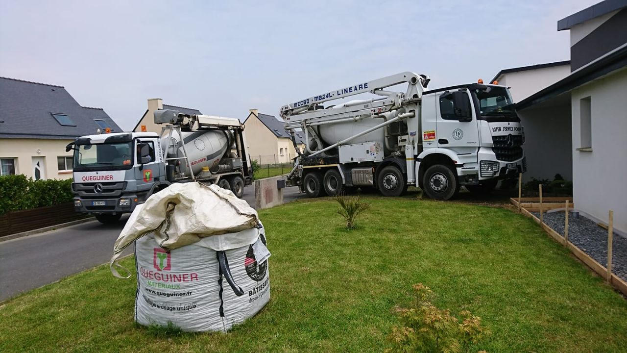 Le béton va couler à flot. 8.5m cube de prévu.