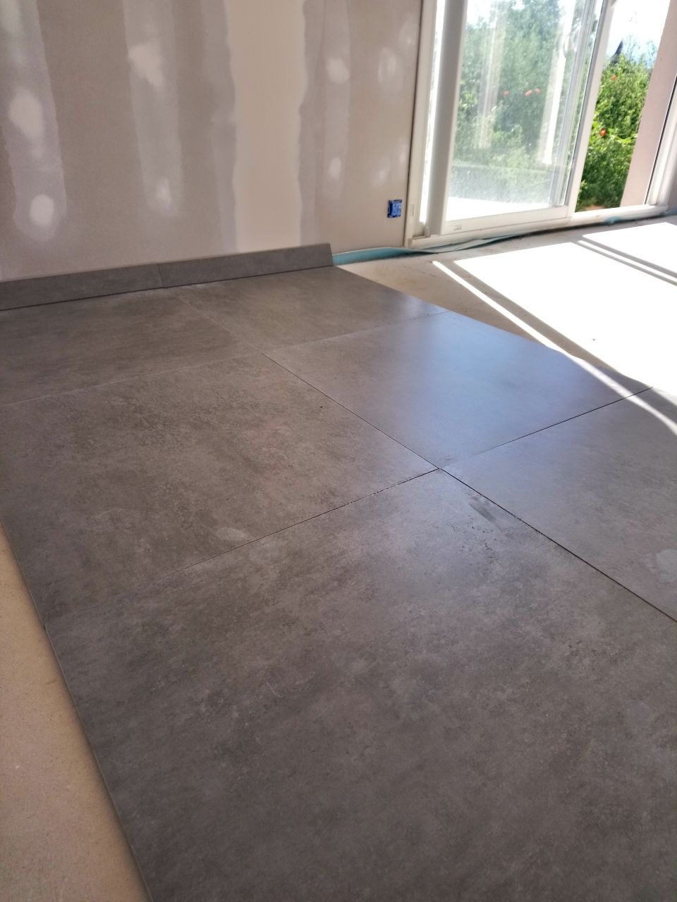 trop pressé d'avoir un rendu visuel, on a pose quelques carreaux pour avoir une idée.