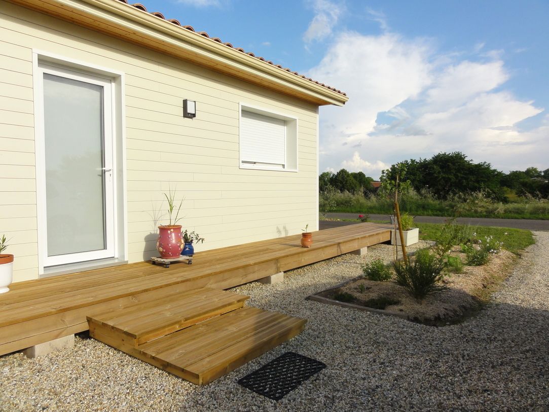 Agrandissement de la terrasse avec marches de 12 cm pour accder en douceur  l'entre