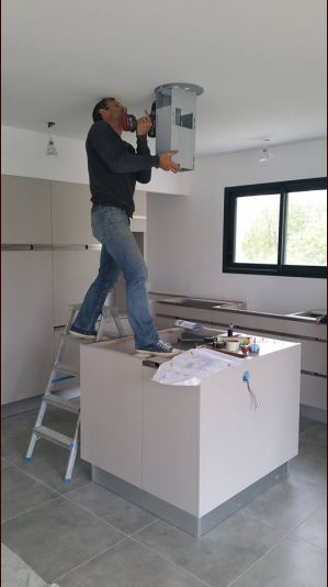 Pose de la hotte sur ilôt central