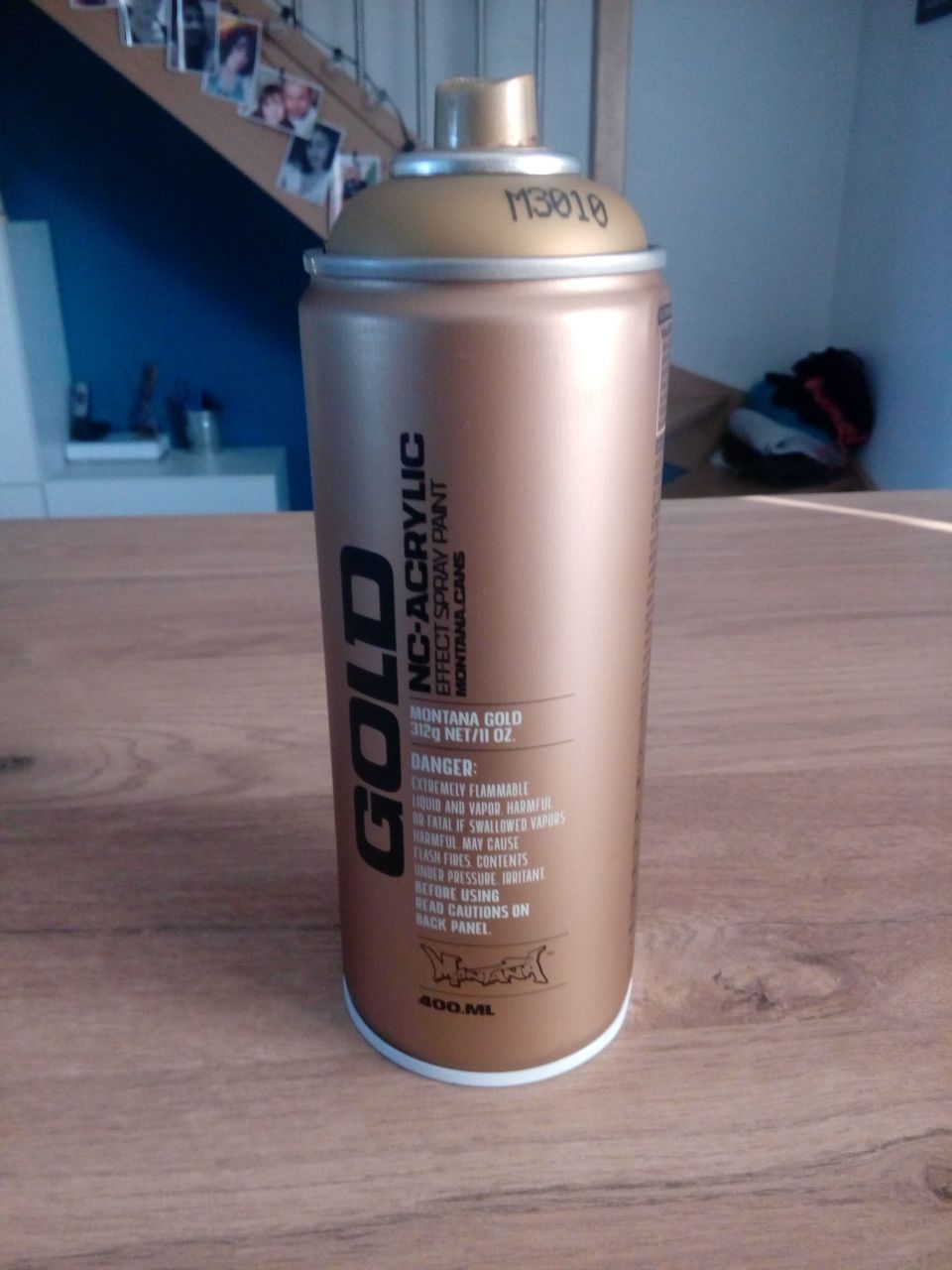 bombe peinture dorée