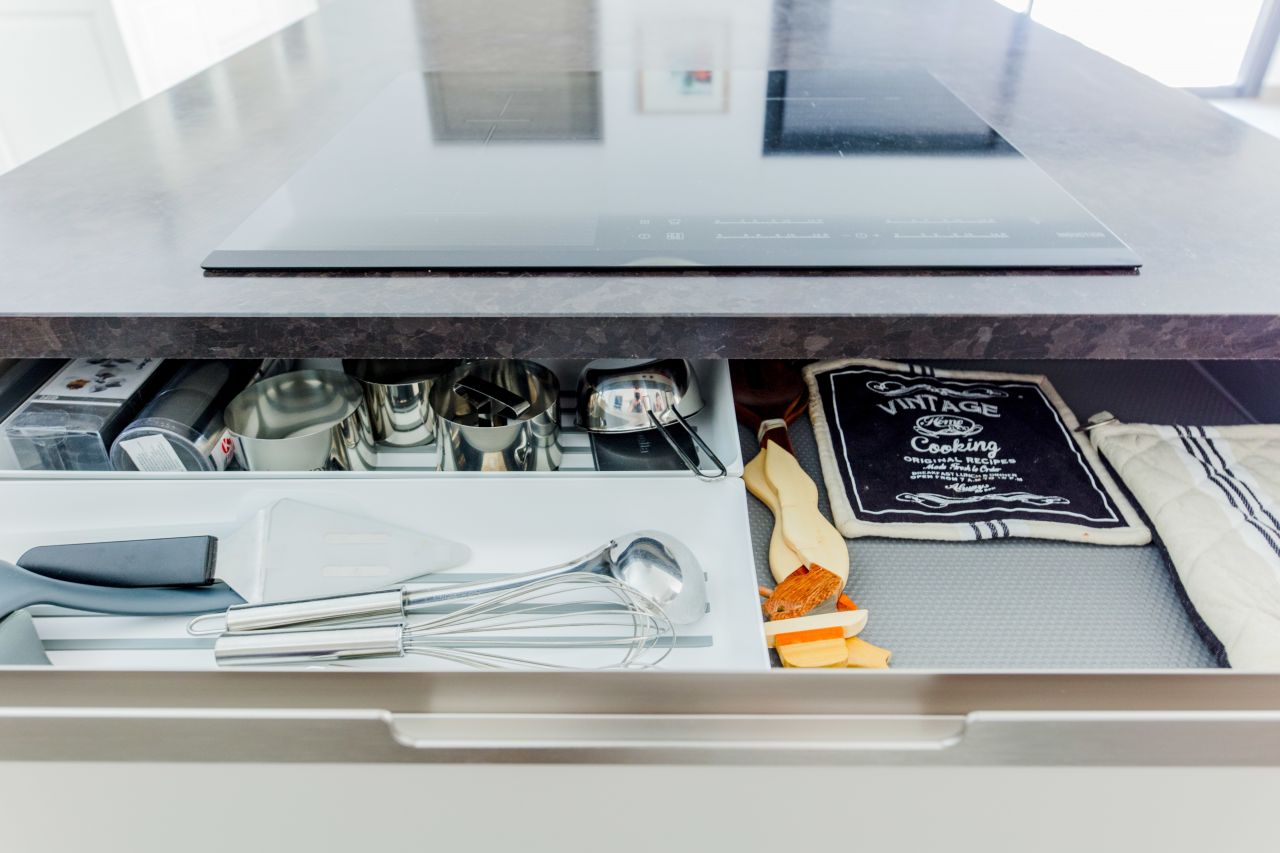 Tiroir sous plaque induction
