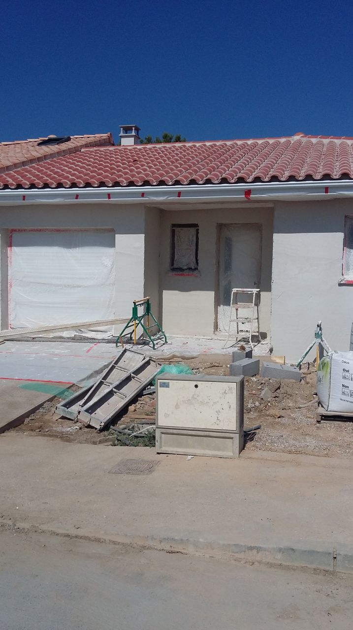 Crépi de la maison terminé .