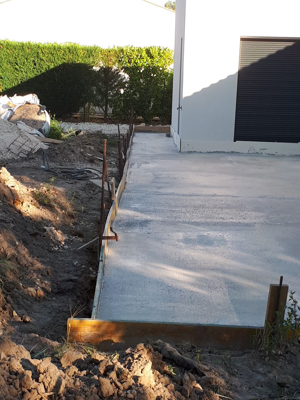 Pb de ligne droite extérieure de la terrasse.
<br />
Elle est ventrue !