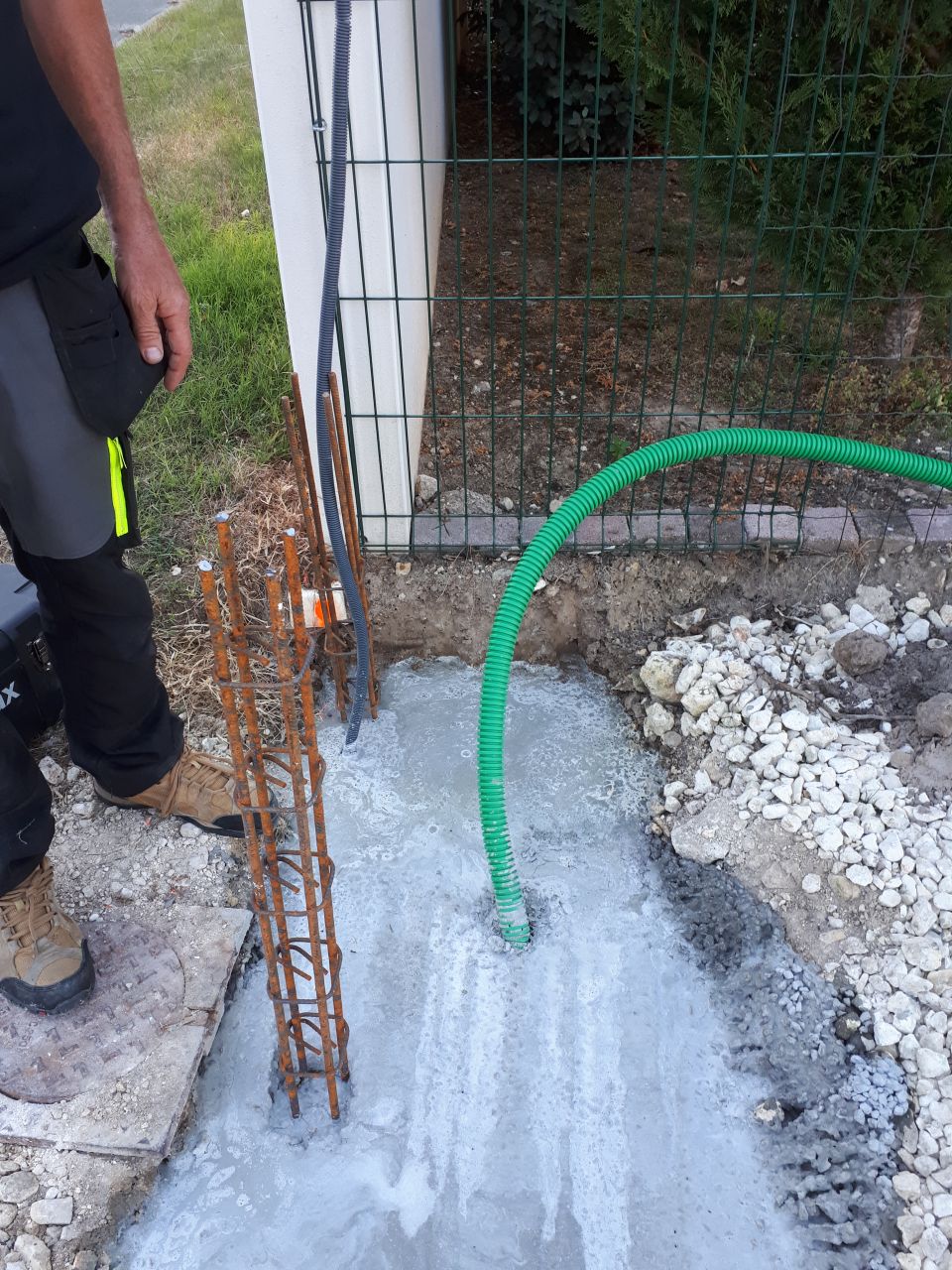 gaine verte hors de l'espace mur ?