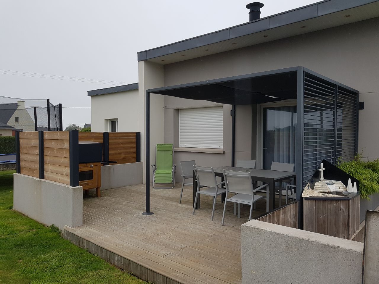 finition des claustras sur mur de terrasse