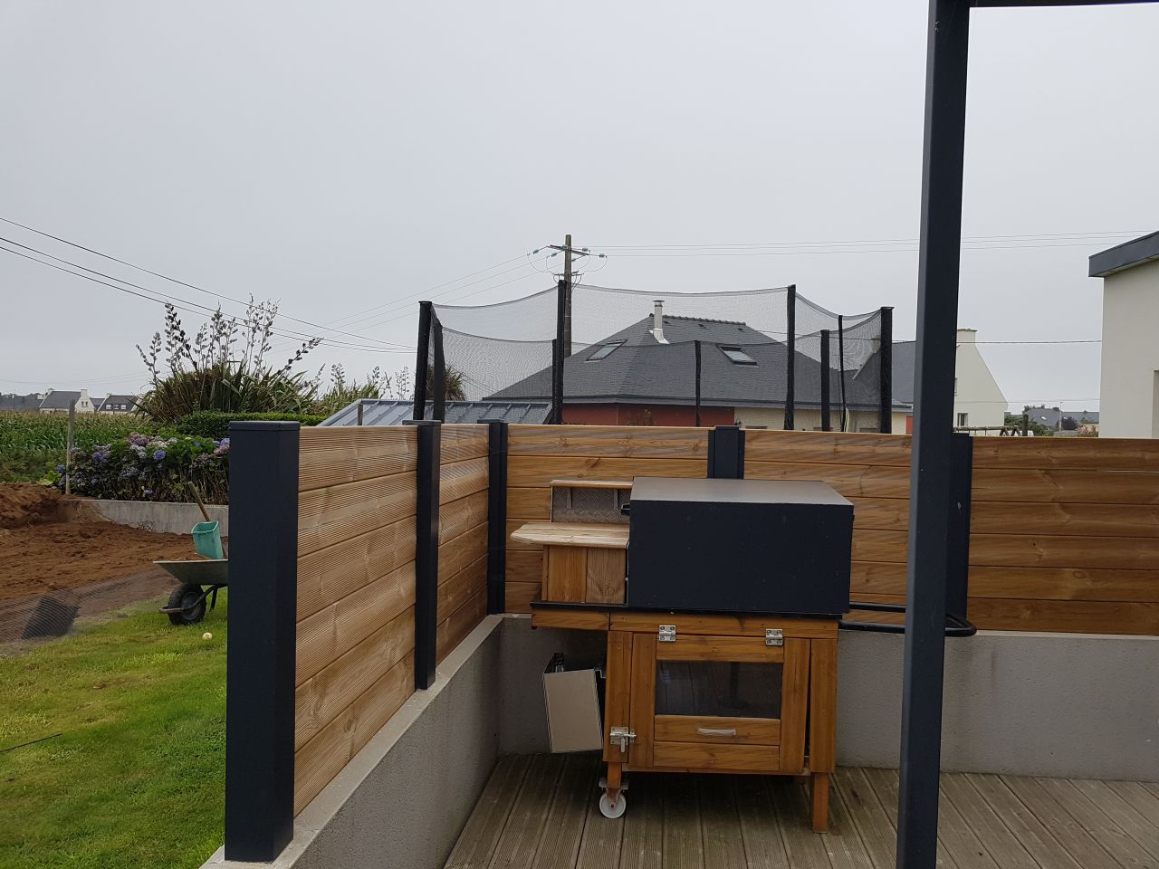 finition des claustras sur mur de terrasse