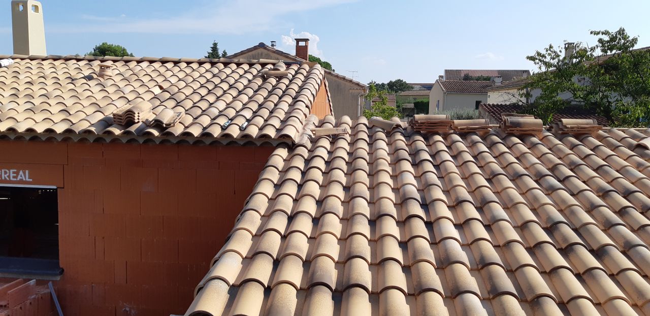 Toiture presque terminée, vue du balcon de la voisine.
