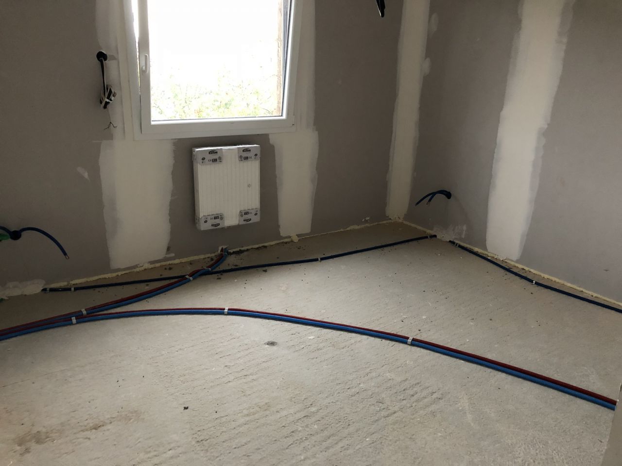 Chambre 2 après intervention du plombier