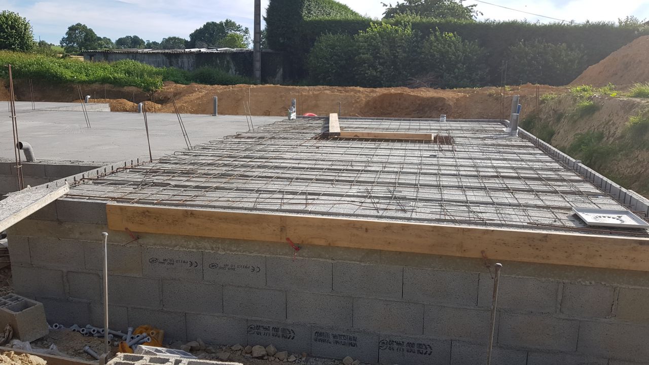 plancher du garage en cours + dalle coul de la maison