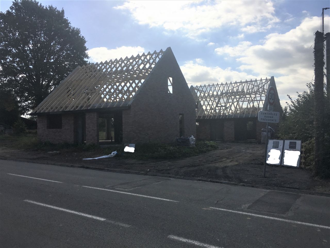 Les 2 maisons, vue de la rue.