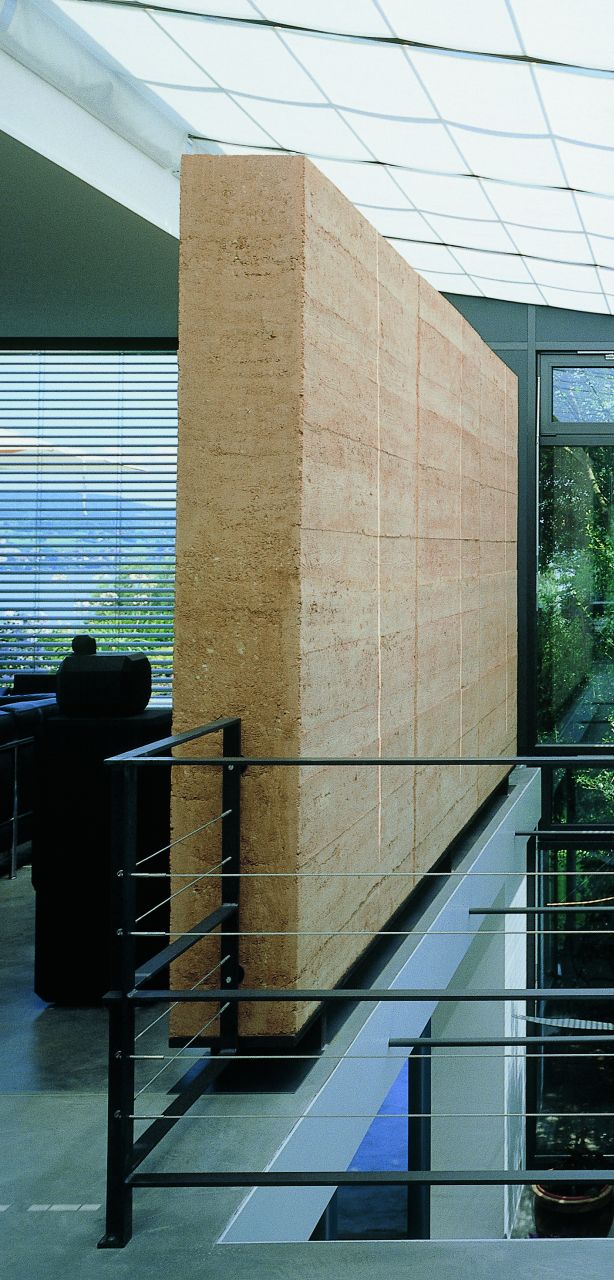Mur en pis dans maison d'architecte
<br />
avec serre bioclimatique