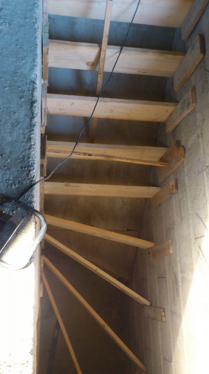 pose coffrage escalier sous sol
