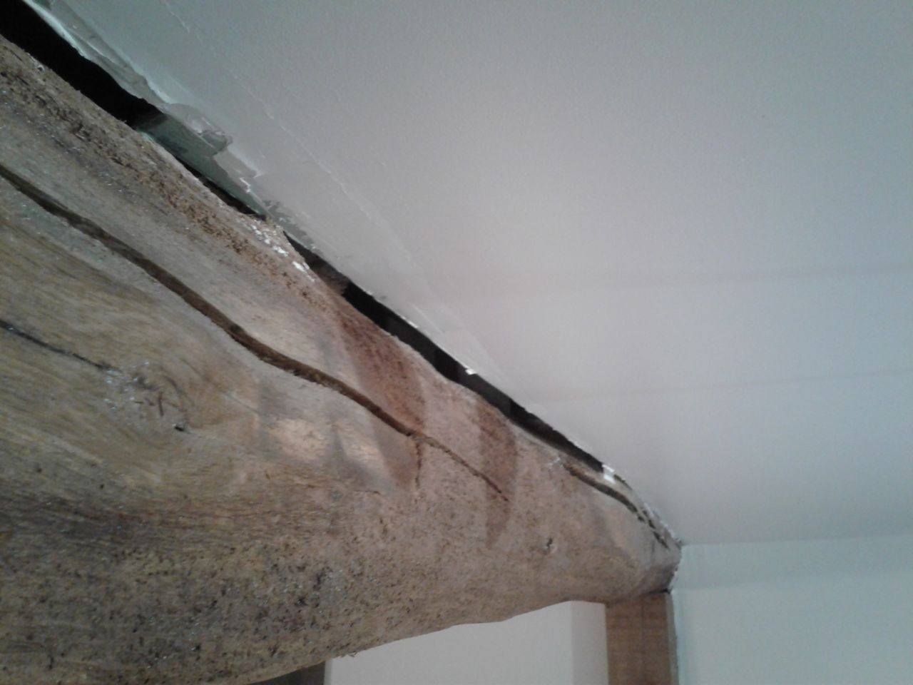 Jonction poutre placo plafond