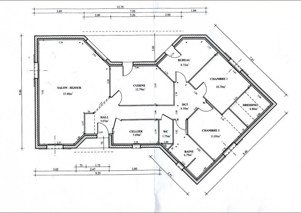 voici les plans . la forme extrieur est d'aprs des plans de mon pre (architecte) et notre constructeur a repens avec nous l'amnagement intrieur